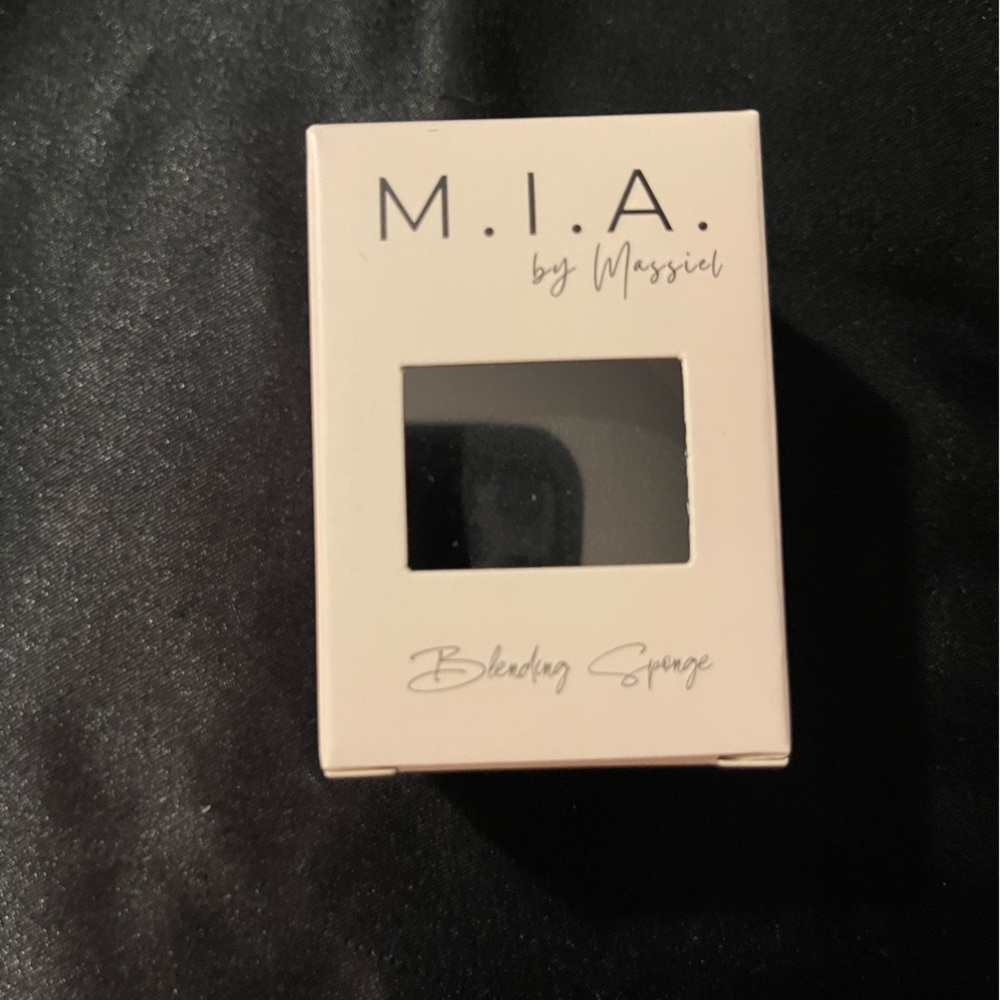 MIA Makeup Sponge - Picture 2 of 5